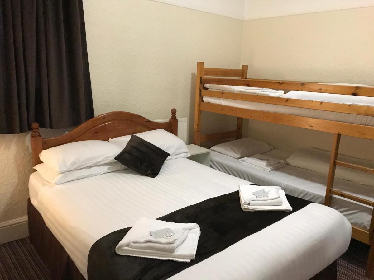 The Feathers Bed and breakfast 3*