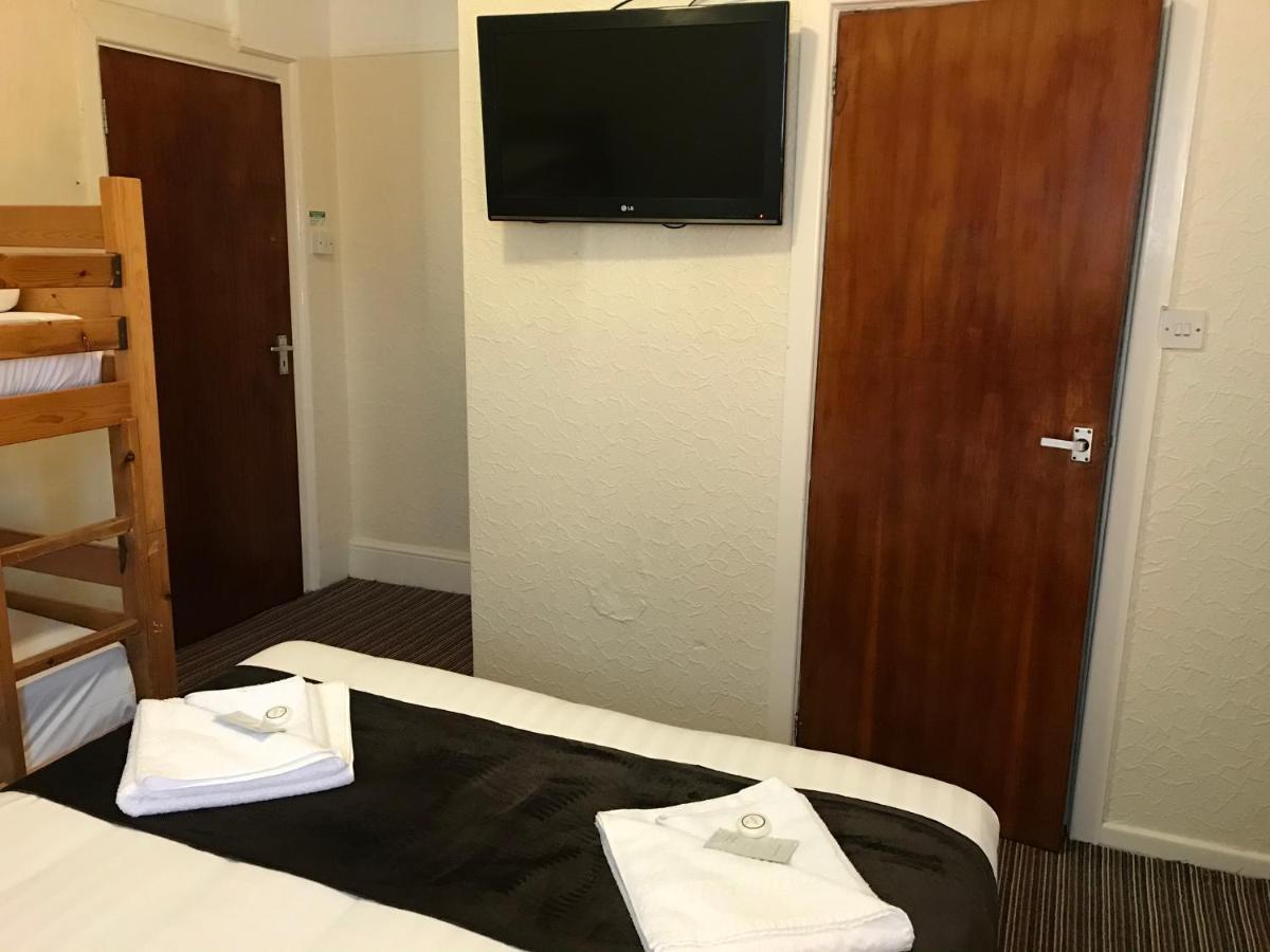 The Feathers Bed and breakfast Blackpool
